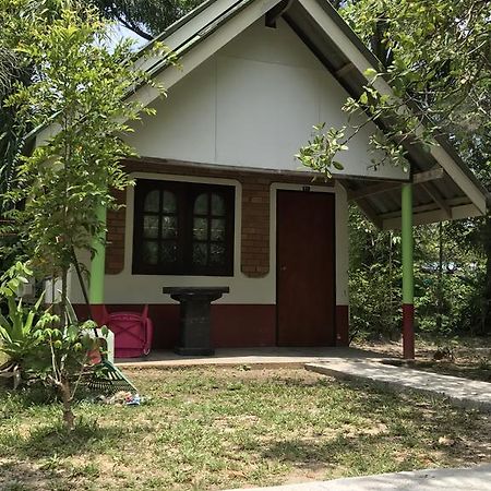 Cashew Nut Bungalows Hotel Ao Nang Esterno foto